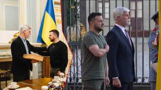 Чехия изпраща хеликоптери и боеприпаси в помощ на Украйна