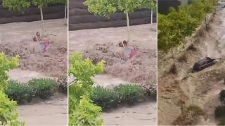 Наводненията в Испания отнесоха автомобили (видео)