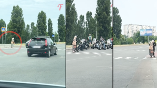 Моторист помага на възрастна жена да пресече, след като никой не спира на пешеходната пътека (видео)