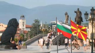 Парламентът в Скопие решава дали да промени Конституцията и да запише в нея българите (видео)