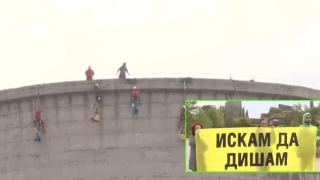 Протестиращи срещу замърсяването от няколко държави се покатериха върху кула в  ТЕЦ "Марица 3" (видео)