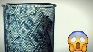 Бездомник откри голяма сума пари и я върна в полицията (видео)