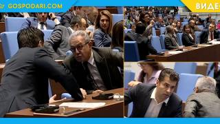 Скандал на първия ред в Парламента - Петков, Пеевски и Цонев в главната роля (видео)