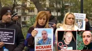 Близки на убития Димитър от Цалапица протестират пред съдебната палата в Пловдив (видео)