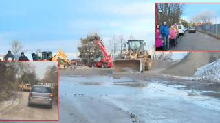 Семейства минават през кал и отпадъци на път за детска градина в София заради депо за интертни материали (видео)