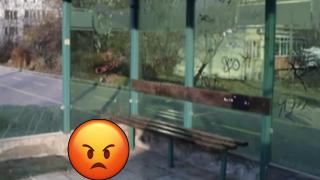 Вандали изпотрошиха десетки чисто нови спирки в Добрич (видео)