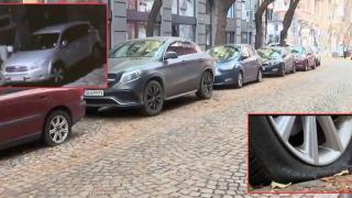 Задържаха мъж за вандалските прояви върху автомобили в центъра на София (видео)