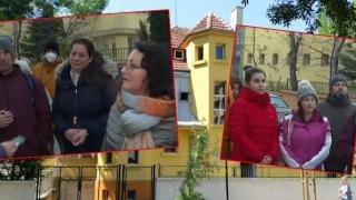 Родители протестират срещу връщането на работа на директор на детска градина (видео)