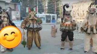 Над 300 кукери се събират за Стефановден на площада в Кюстендил (видео)