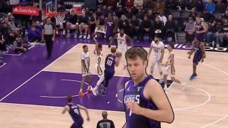 Везенков игра за "Сакраменто" за първи път от началото на годината
