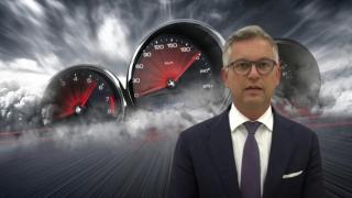Превишена скорост на път за частно събитие лиши финансов министър от книжка