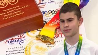 Български ученик взе златото на Световната олимпиада по математика (видео)