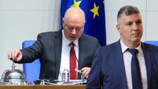 Парламентът ще изслуша регионалния министър по казуса със санирането (видео)