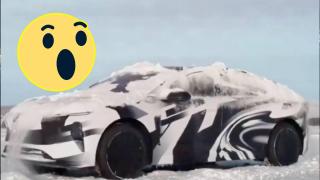Кола сама се почиства от снега (видео)