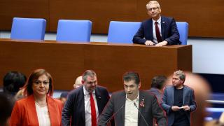 Депутатите гласуваха оставката на Денков