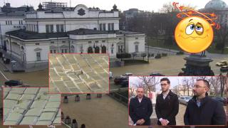 Жълтите павета отново пропадат, а общинари продължават да спорят кой е виновен (видео)