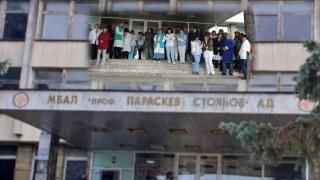Медици от болницата в Ловеч напускат масово (видео)