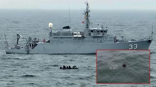 Откриха плаваща мина в морето край Варна (видео)