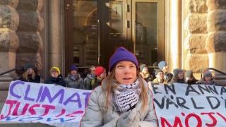 Шведската полиция принудително отстрани  Грета Тунберг от протест