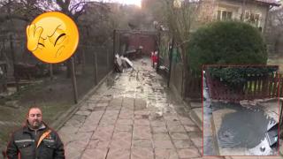 Заради ВиК авария вече месец фекални води се изливат в дворовете на живущи в Перник (видео)