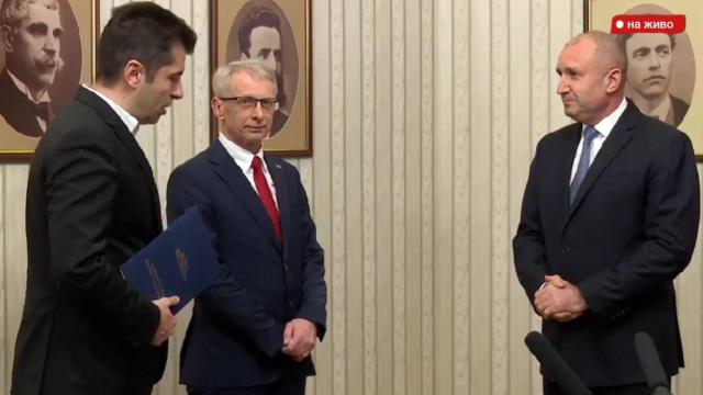 Очаквано: Денков върна неизпълнен втория мандат (видео)
