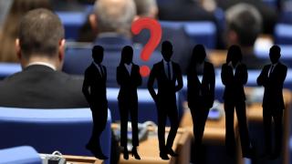 Търси се служебен премиер: Депутатите гласуват спешни законови промени