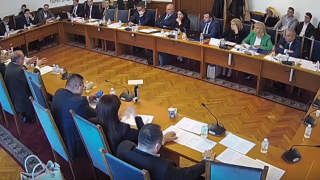 НА ЖИВО: Парламентарна комисия приема законодателни промени без кворум - ще позволят безразборното строителство