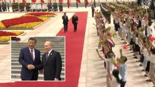 Путин беше посрещнат в Китай с тържествена церемония (видео)