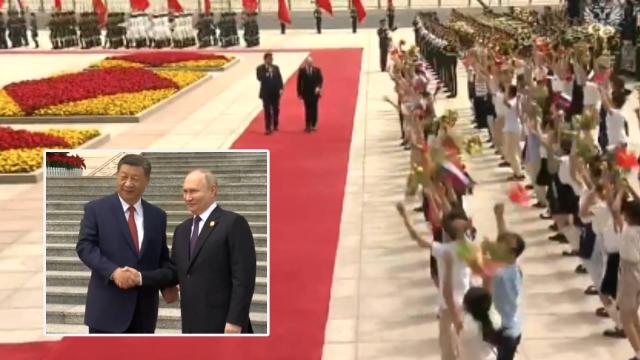 Путин беше посрещнат в Китай с тържествена церемония (видео)