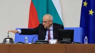 Най-възрастният депутат в 50-ия парламент Силви Кирилов откри първото заседание