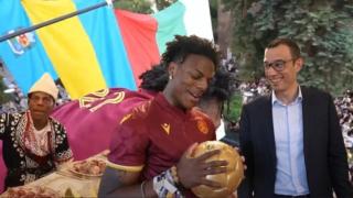Американският ютубър IShowSpeed се озова в България с живо излъчване (видео)