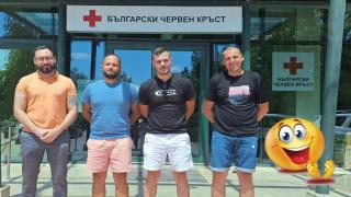 Група приятели дариха 11 000 лв. за Планинската спасителна служба (видео)