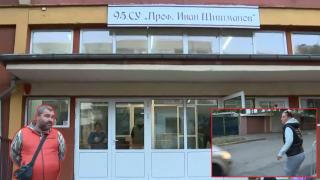 Родители протестират заради необезопасен тротоар пред училище в София (видео)