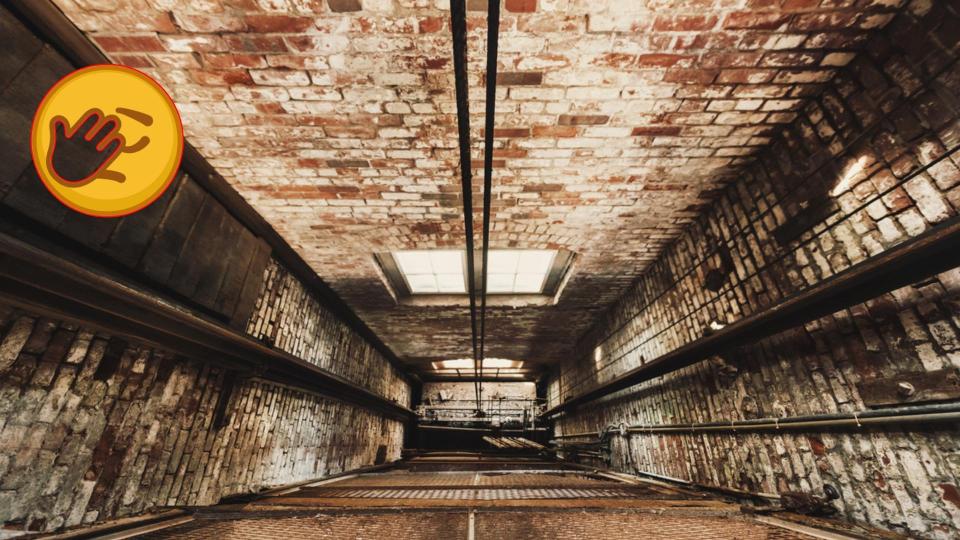 Тийнейджър е паднал в асансьорна шахта в Стара Загора 