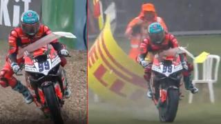 Невероятно задържане върху мотора на лидера в WSBK (видео)