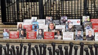Родители на загинали на пътя деца блокираха централна улица в София 