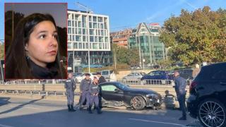 10 души са се разминали на косъм при катастрофата с "прелитащ" автомобил през трамвайна спирка в София (видео)