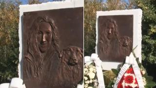 Издигнаха паметник на лекарката, загинала в потопа край Царево (видео)