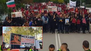 Съмнителни обстоятелства около смъртта на моторист извадиха на протест стотици хора от Попово (видео)