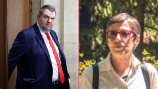 Неграмотният кмет на Пеевски продължава да тормози журналистка