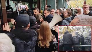 Депутати и общински съветници нахлуха в съда в Нови Сад (видео)