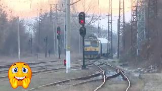 Влак с 57 души дерайлира край София (видео)