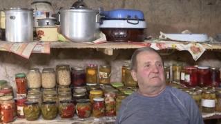 72-годишен мъж от Северозапада бори цените по магазините с домашно производство (видео)
