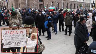 Стопани на заразени с чума животни протестират пред Министерски съвет (видео)
