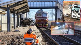 Влак отнесе кола край Елин Пелин, линията София-Пловдив е временно спряна (видео)