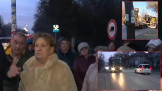 Жители на Димитровград протестират заради тежък трафик на метри от къщите им (видео)