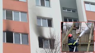 Пожар избухна в столичен блок (видео) 