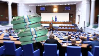 Новите депутати с възнаграждения за 1,4 млн. лева за три седмици работа