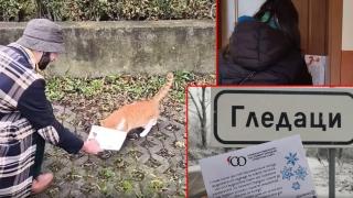 Студенти изпратиха 7000 коледни писма, за да зарадват случайни хора (видео)