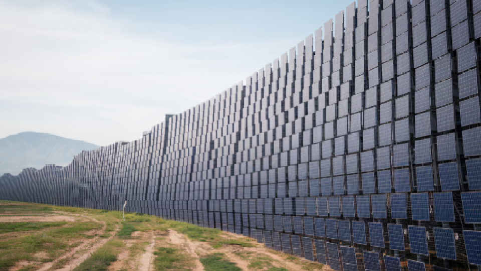 "Великата соларна стена": Китай инвестира $100 млрд. да захранва Пекин със слънчева енергия